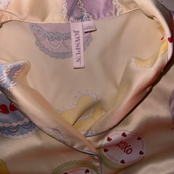 Joyspun Women’s Stretch Satin Short Sleeve Top and Shorts Pajama Set (Small) - Picture 8 of 10